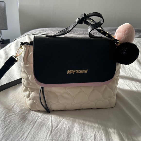Betsey Johnson purse - Picture 1 of 3